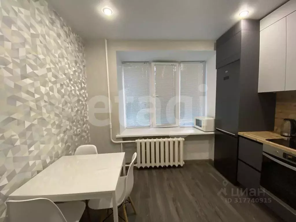 2-к кв. Тюменская область, Тюмень ул. Хохрякова, 81 (60.0 м) - Фото 1