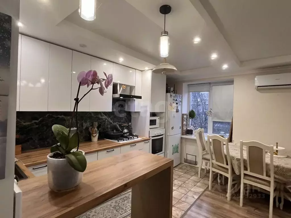 4-к кв. Ставропольский край, Ессентуки ул. Ермолова (87.3 м) - Фото 1