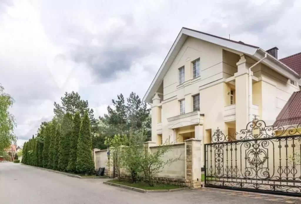 Дом в Московская область, Одинцовский городской округ, пос. Барвиха  ... - Фото 0