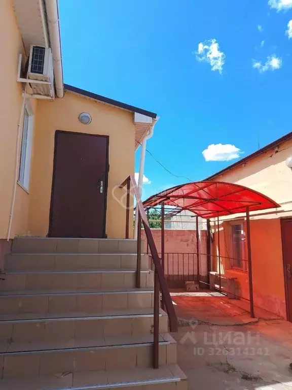 Дом в Волгоградская область, Дубовский район, Пичужинское с/пос, с. ... - Фото 1