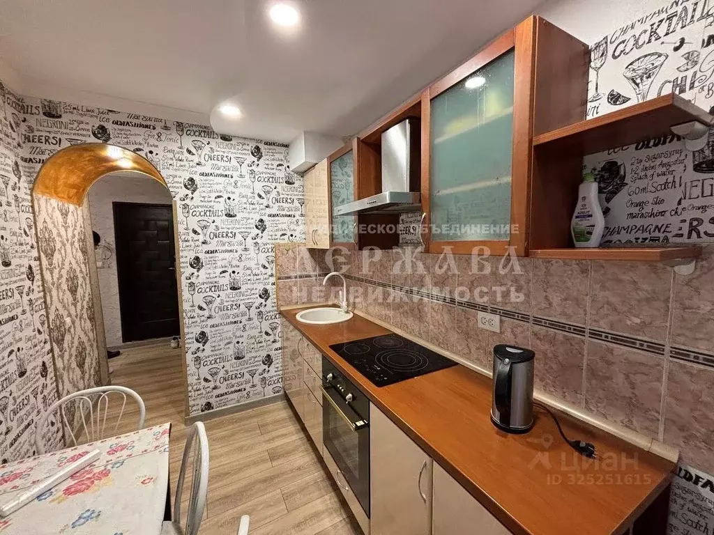 3-к кв. Кемеровская область, Кемерово просп. Ленина, 136 (70.0 м) - Фото 2