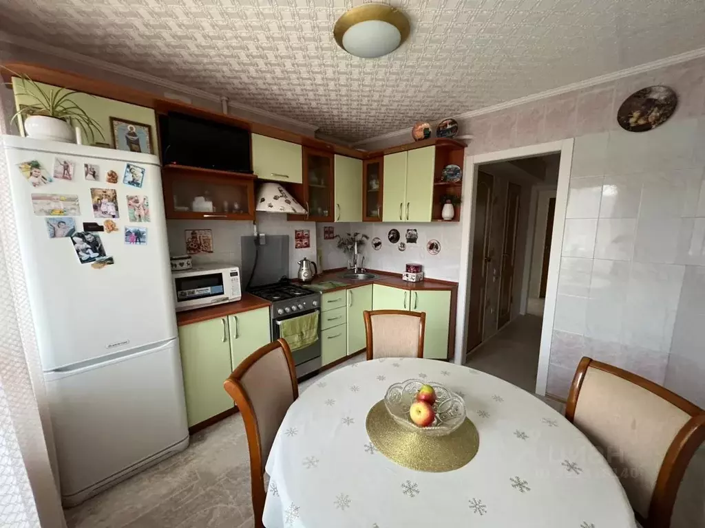 4-к кв. Омская область, Омск Кемеровская ул., 2 (79.0 м) - Фото 1