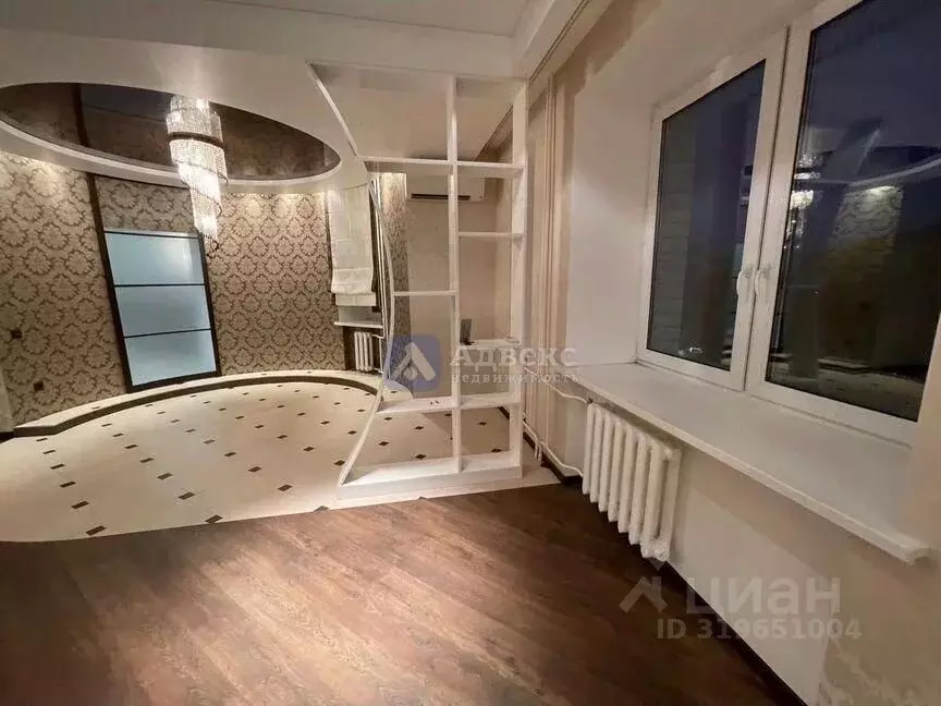 3-к кв. Тюменская область, Тюмень ул. Александра Логунова, 11 (115.3 ... - Фото 0