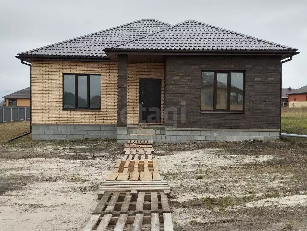 Дом в Белгородская область, Белгородский район, Разумное рп ул. ... - Фото 1