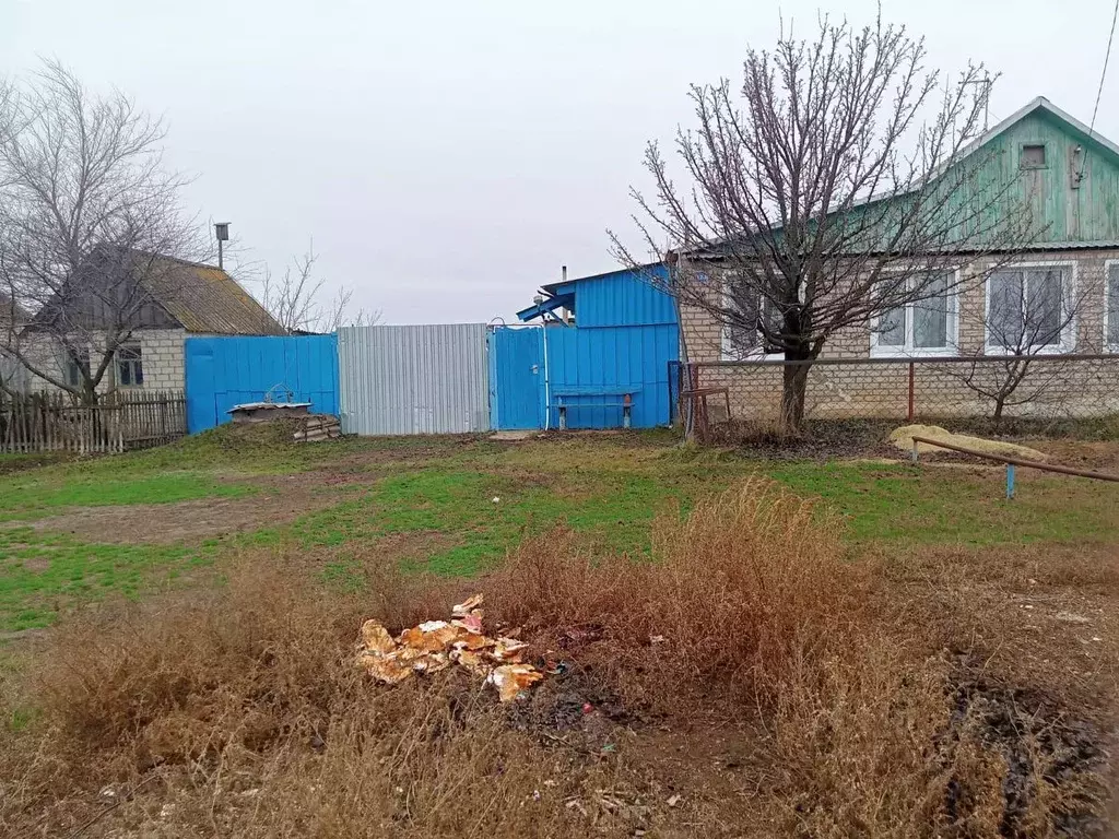 Дом в Саратовская область, Ершовский район, с. Миусс ул. Советская ... - Фото 1