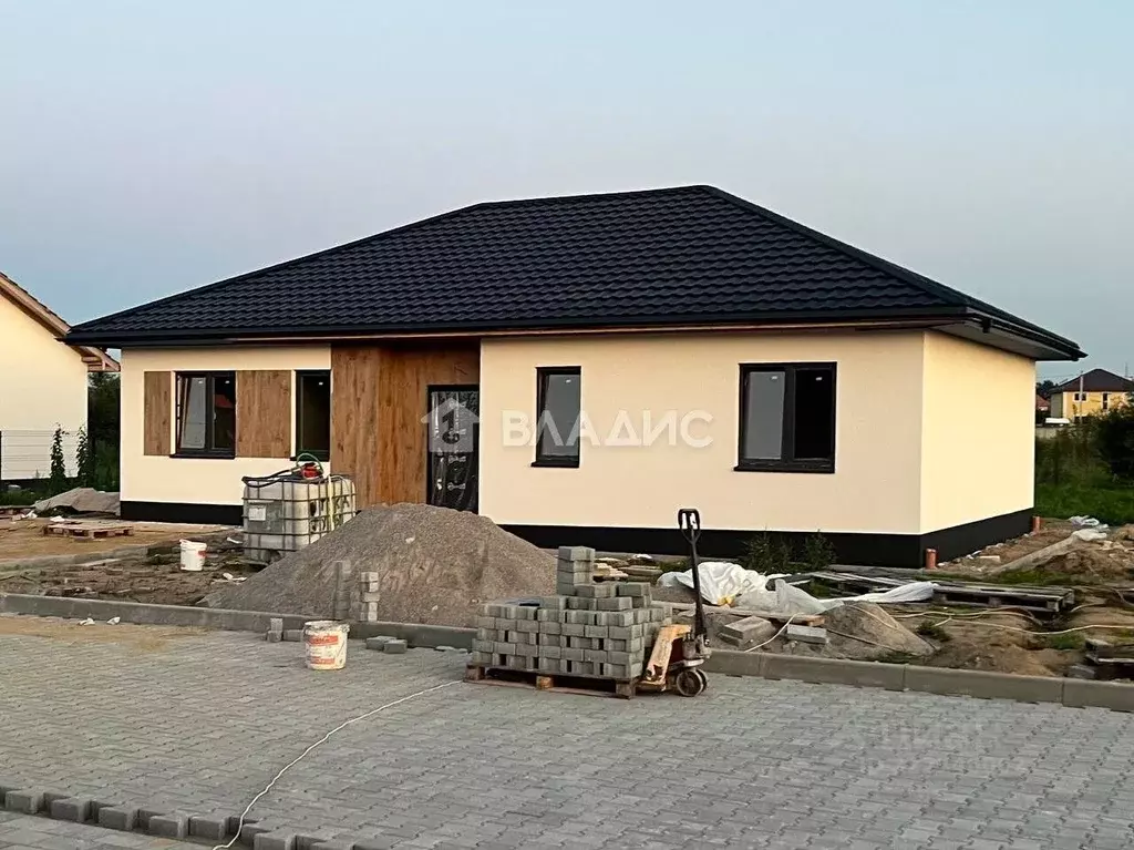 Дом в Калининградская область, Гурьевский муниципальный округ, пос. ... - Фото 1