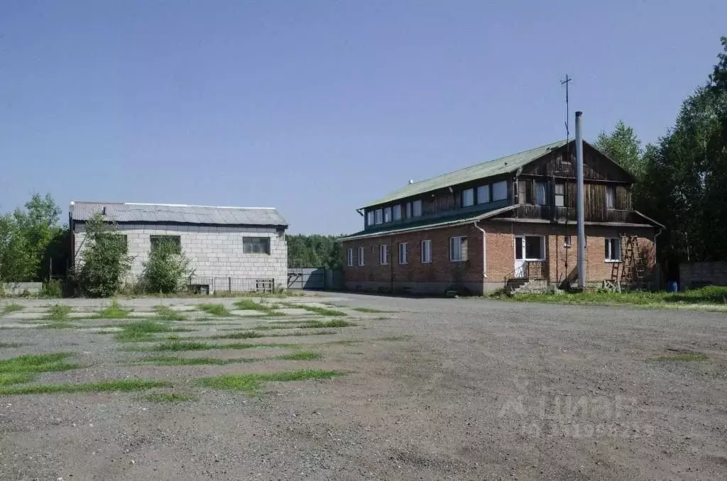 Помещение свободного назначения в Омская область, с. Азово ул. ... - Фото 1