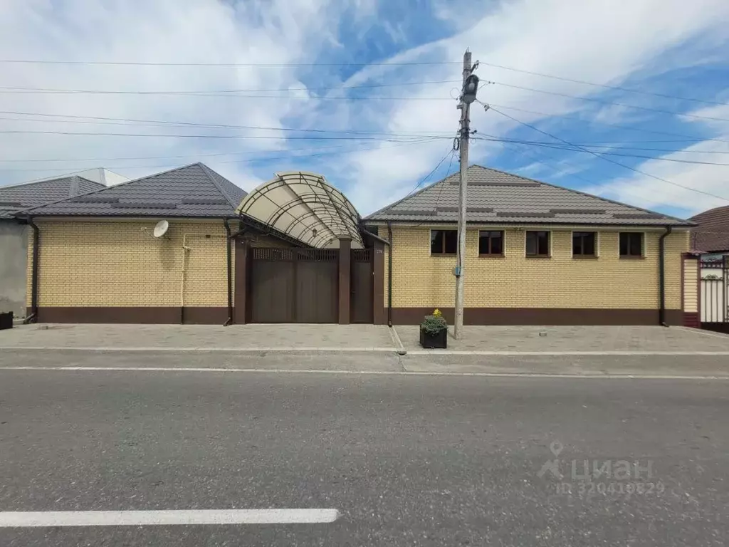 Дом в Кабардино-Балкария, Баксан ул. Защитников, 179 (300 м) - Фото 1