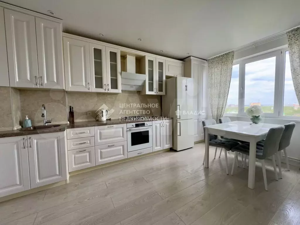 2-к. квартира, 68 м, 8/10 эт. - Фото 0