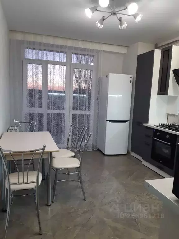 2-к кв. Крым, Симферополь ул. Дзюбанова, 11А (80.0 м) - Фото 1