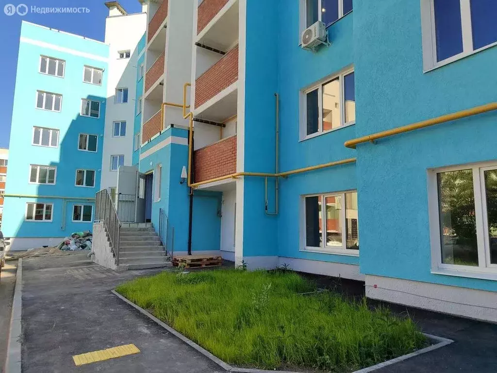 2-комнатная квартира: посёлок городского типа Петра Дубрава, улица ... - Фото 0