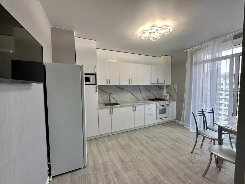 3-к кв. Крым, Симферопольский район, Молодежное пгт ул. Парковая, 2 ... - Фото 1