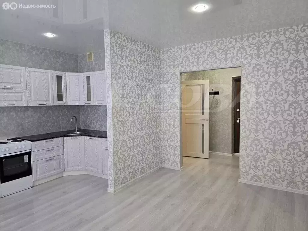 Квартира-студия: Тюмень, улица Тимофея Чаркова, 81с1 (28 м) - Фото 2