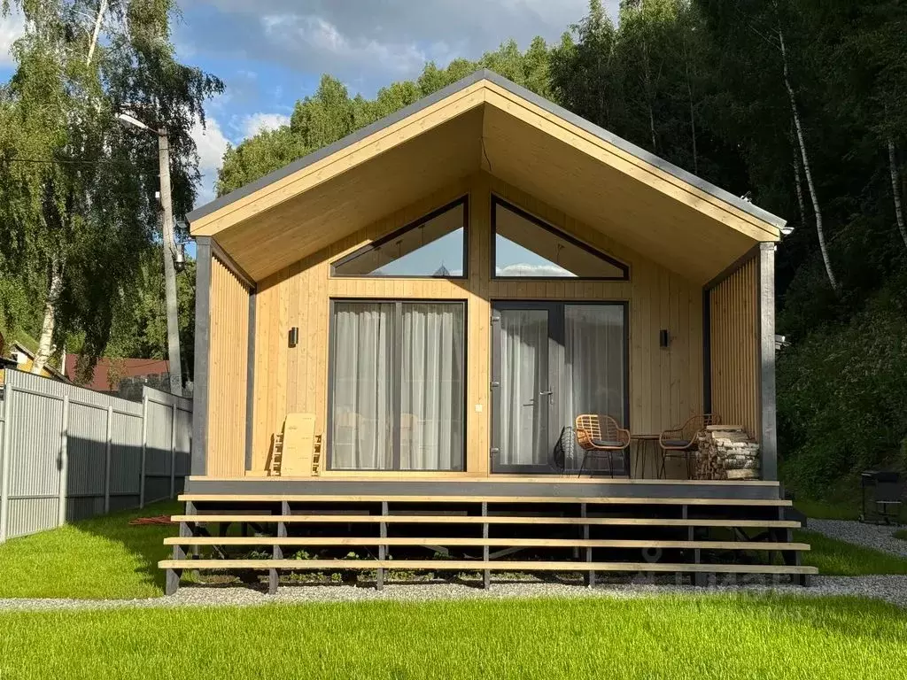 Дом в Тюменская область, Тобольск ул. Казачья, 4 (50 м) - Фото 1