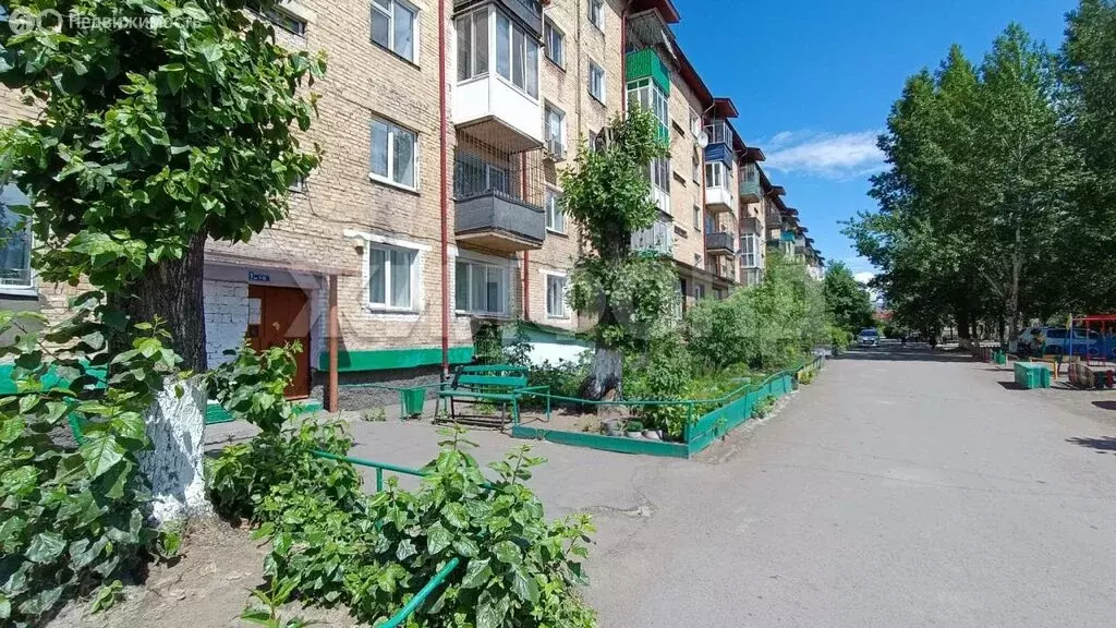 2-комнатная квартира: Кызыл, улица Крылова, 1А (50 м) - Фото 1