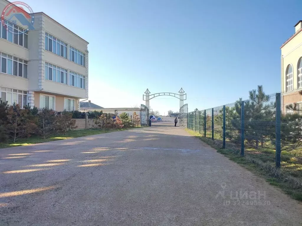 Дом в Крым, Ленинский район, Семисотское с/пос, с. Каменское ул. ... - Фото 2