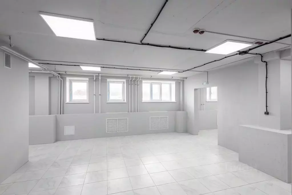 Помещение свободного назначения в Омская область, Омск бул. ... - Фото 1