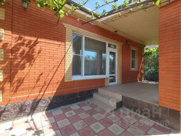 Дом в Ростовская область, Неклиновский район, Новобессергеневское ... - Фото 1