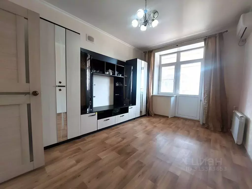 3-к кв. Астраханская область, Астрахань ул. Космонавта Комарова, 61 ... - Фото 0