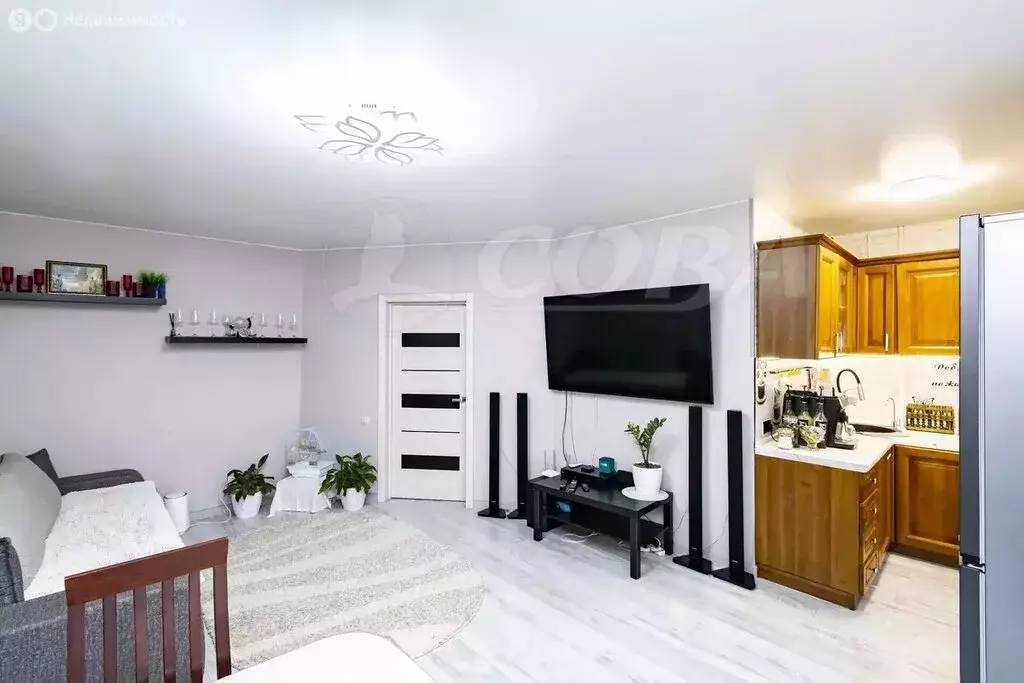 3-комнатная квартира: Тюмень, улица 50 лет Октября, 43 (70 м) - Фото 1