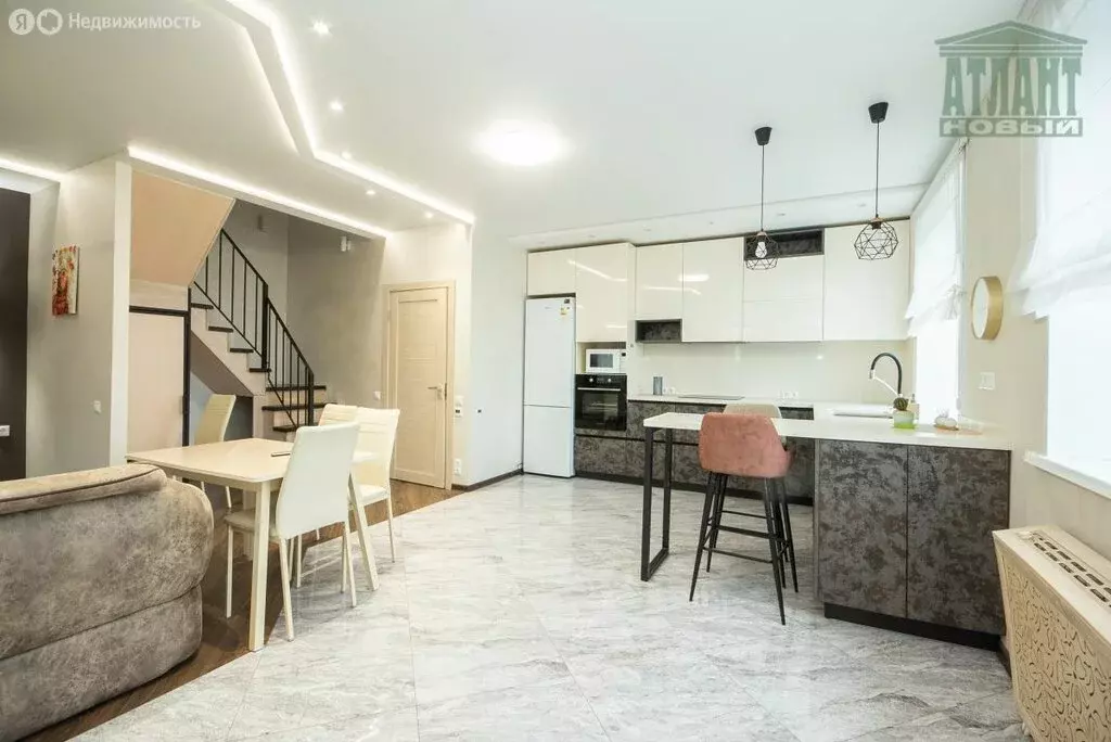 3-комнатная квартира: Хабаровск, Морошковая улица, 17 (90 м) - Фото 0
