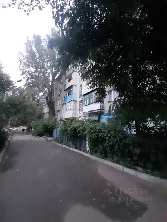 3-к кв. Астраханская область, Астрахань ул. Александрова, 13 (62.0 м) - Фото 0