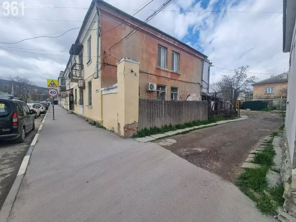 3-комнатная квартира: Феодосия, улица Победы, 10 (67.7 м) - Фото 1