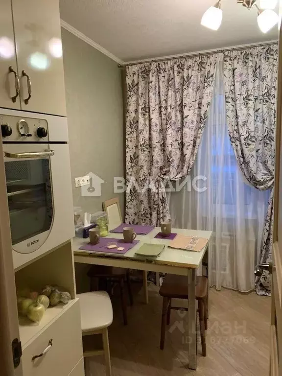 2-к кв. Белгородская область, Белгород ул. Есенина, 50а (58.6 м) - Фото 0