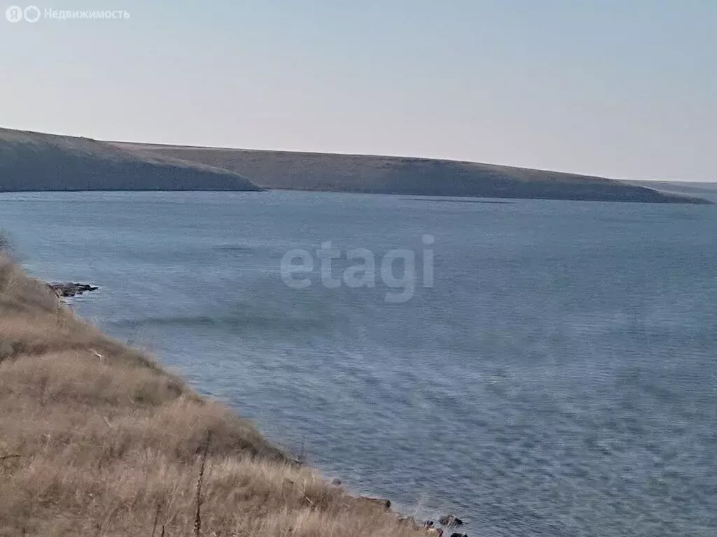 Участок в Черноморский район, Медведевское сельское поселение, село ... - Фото 1