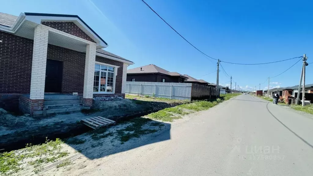 Дом в Ростовская область, Неклиновский район, с. Новобессергеневка ул. ... - Фото 1