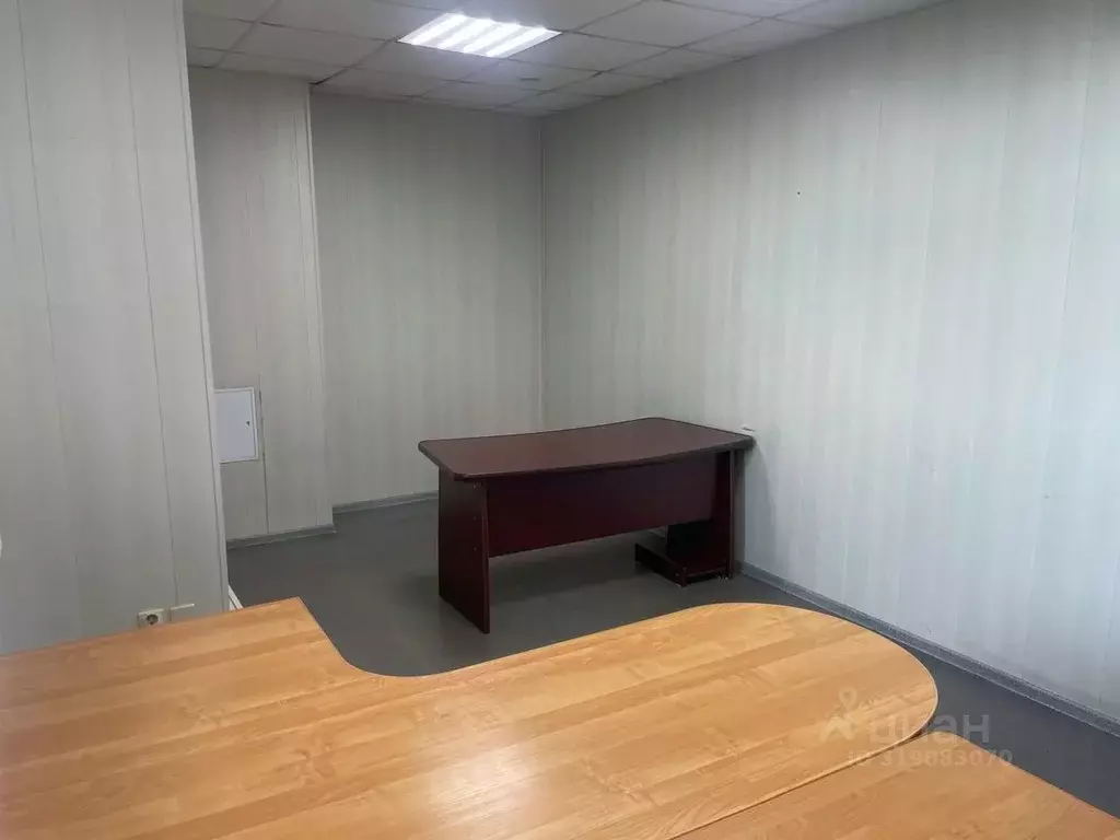 Офис в Челябинская область, Челябинск ул. Молодогвардейцев, 60В (20 м) - Фото 1