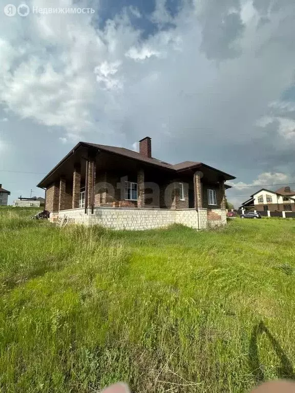Дом в посёлок Майский, проспект имени В.Я. Горина (240 м) - Фото 0