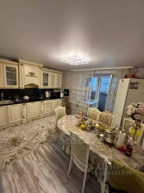 2-к кв. Тюменская область, Тюмень ул. Избышева, 8 (70.0 м) - Фото 1