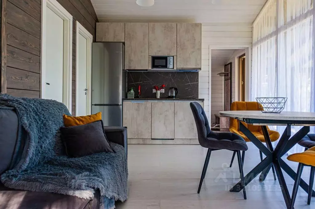 Дом в Новгородская область, Валдайский район, Рощинское с/пос, д. ... - Фото 1