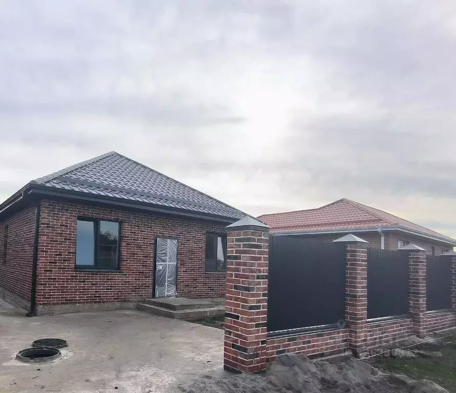 Дом в Краснодарский край, Динской район, Новотитаровская ст-ца ... - Фото 1