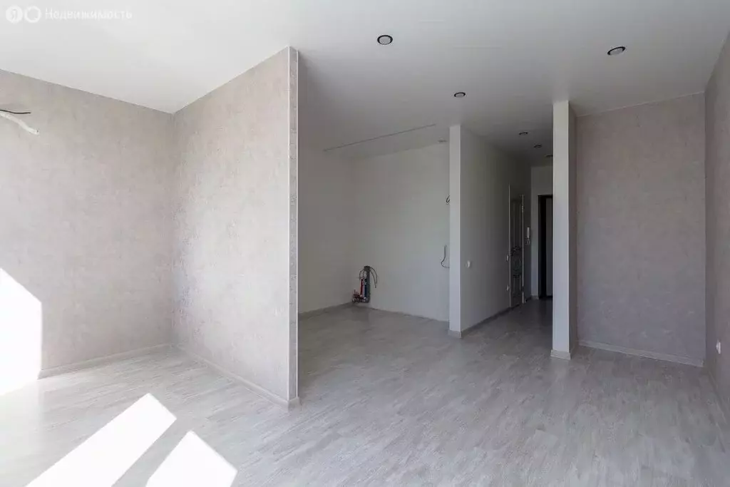 Квартира-студия: Тюмень, Краснооктябрьская улица, 8 (33 м) - Фото 1