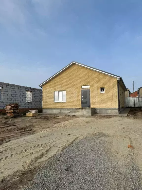 Дом в Калмыкия, Элиста Красноярская ул., 12 (100 м) - Фото 1