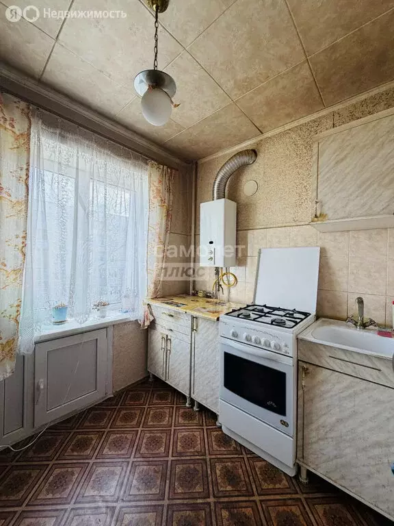 3-комнатная квартира: Волгоград, улица Кирова, 111 (51.2 м) - Фото 1