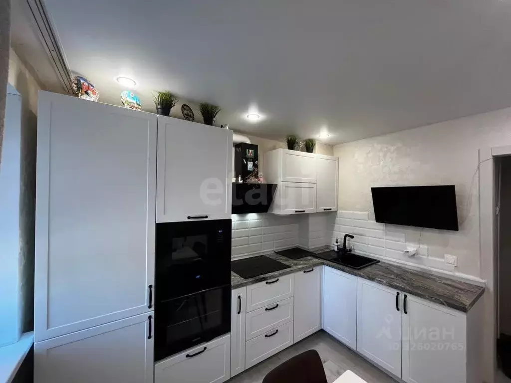 3-к кв. Тюменская область, Тюмень Ялуторовская ул., 27 (58.6 м) - Фото 1