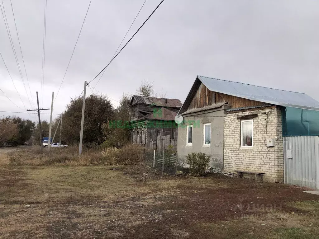 Дом в Саратовская область, Вольский район, Терсинское муниципальное ... - Фото 1