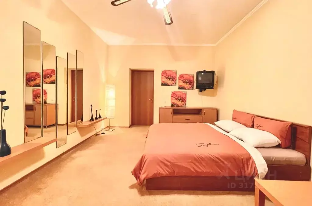 2-к кв. Татарстан, Казань ул. Нурсултана Назарбаева, 10 (90.0 м) - Фото 1