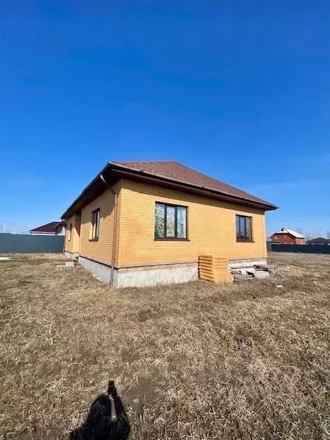 Дом в Белгородская область, Корочанский район, Мелиховское с/пос, с. ... - Фото 1