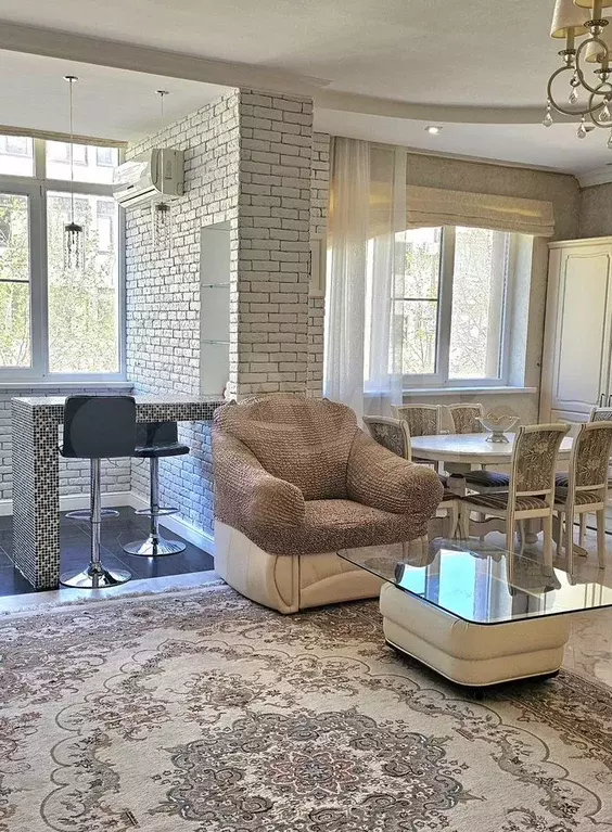 1-к. квартира, 100 м, 2/3 эт. - Фото 1