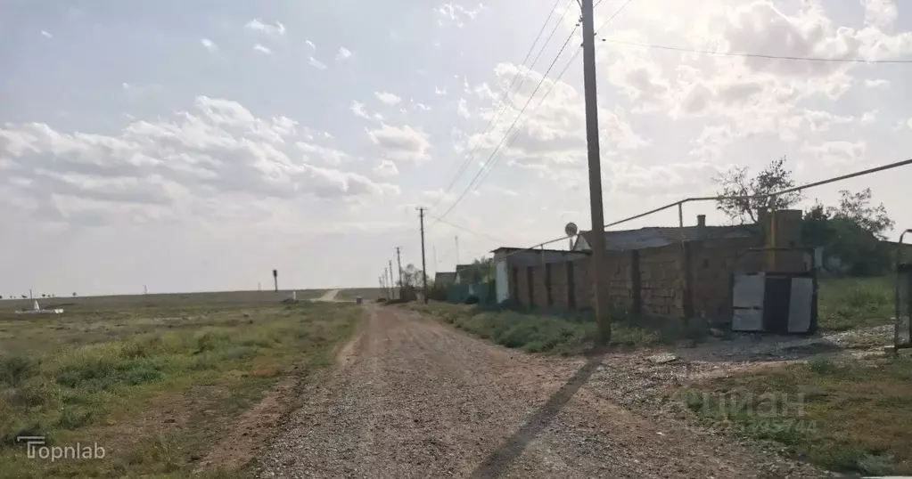 Участок в Крым, Сакский район, Штормовское с/пос, с. Приветное  (9.3 ... - Фото 2