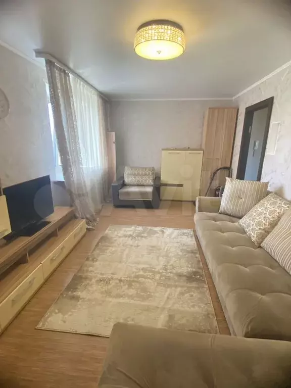 1-к. квартира, 40 м, 8/10 эт. - Фото 1