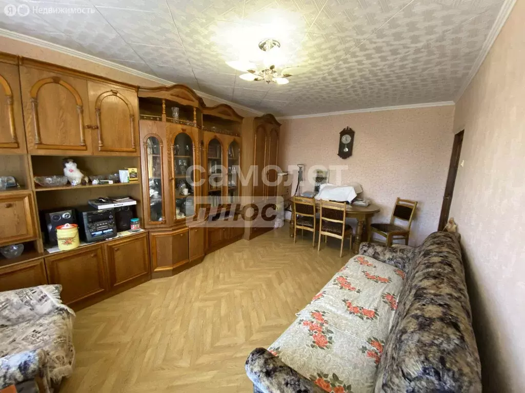 3-комнатная квартира: Астрахань, улица Маркина, 108 (68 м) - Фото 0