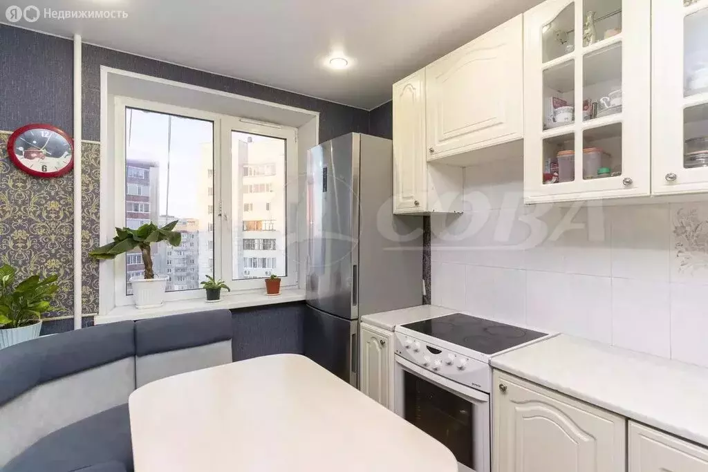 2-комнатная квартира: Тюмень, улица Мельникайте, 135 (66.6 м) - Фото 2