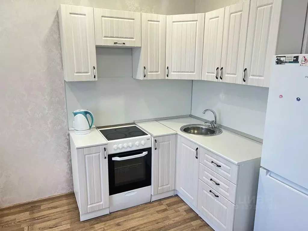 Студия Челябинская область, Челябинск ул. Братьев Кашириных, 131 (23.5 ... - Фото 1