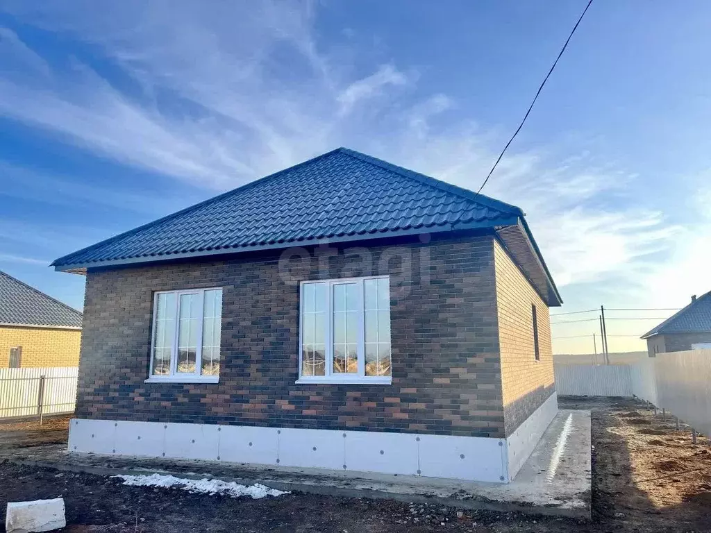 Дом в Оренбургская область, Оренбургский район, с. Благословенка ул. ... - Фото 1