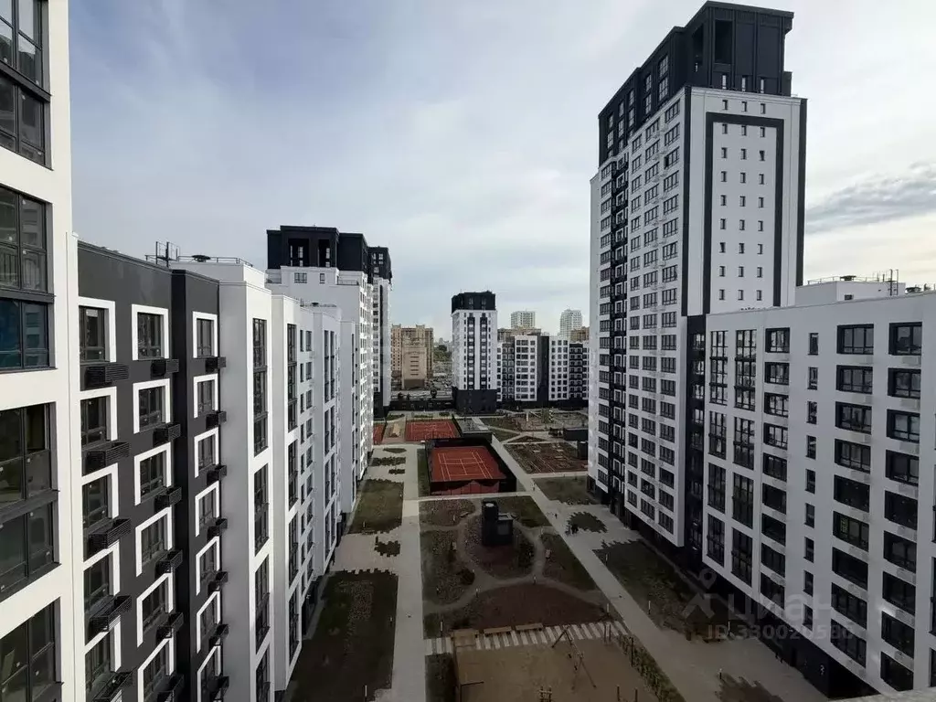 3-к кв. Тюменская область, Тюмень ул. Разведчика Кузнецова, 16 (93.1 ... - Фото 1